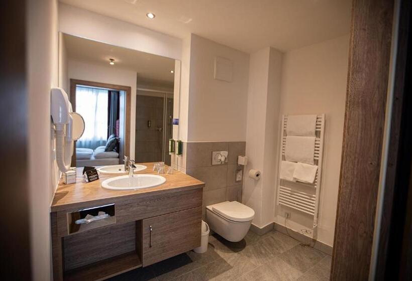 اتاق پریمیوم یک تخته, Elefant Family Business