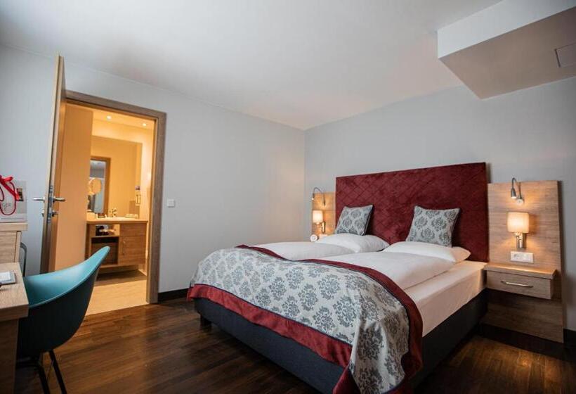 اتاق استاندارد, Elefant Family Business