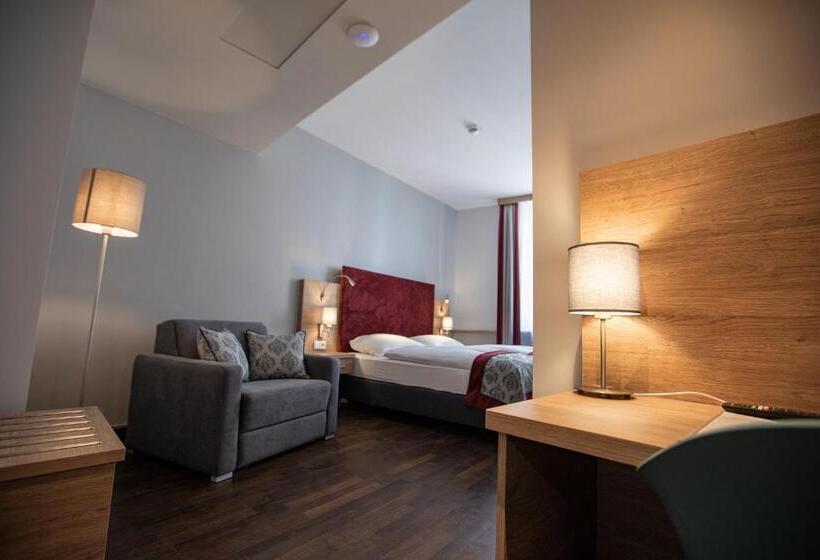 اتاق راحتی, Elefant Family Business