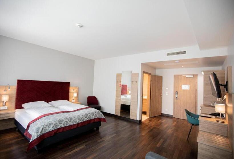 اتاق پرمیوم, Elefant Family Business