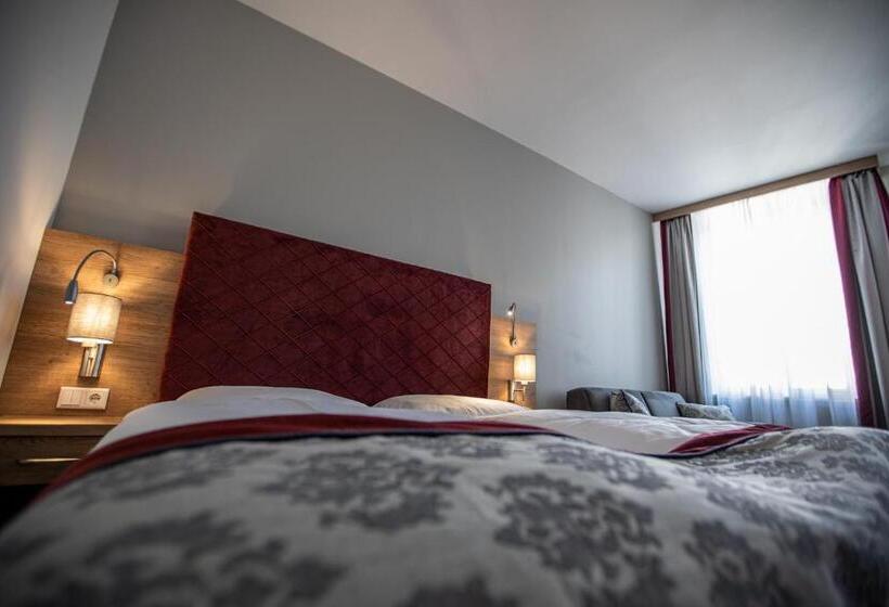 Premium Room City View, Elefant Family Business