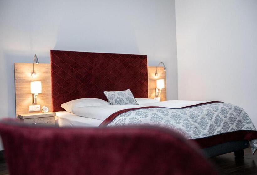 Premium Room City View, Elefant Family Business