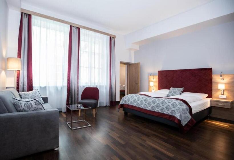 سوییت خانوادگی, Elefant Family Business