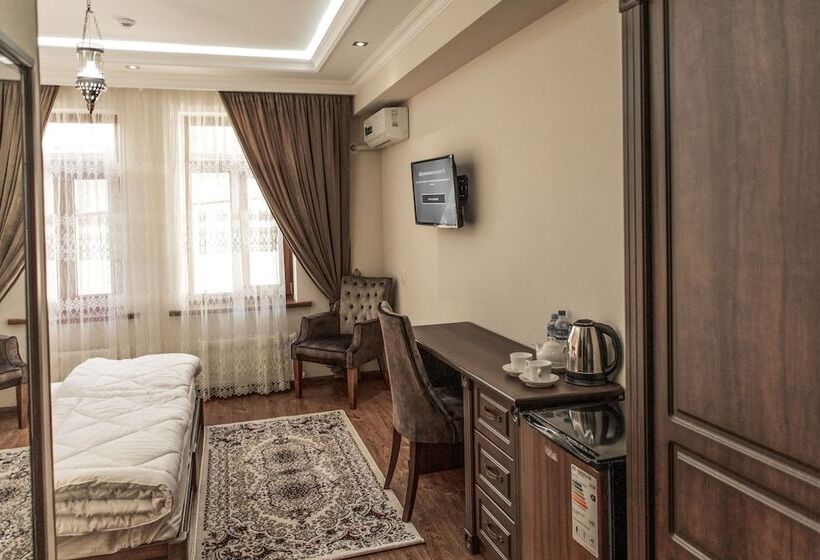 Standard Room, Minor