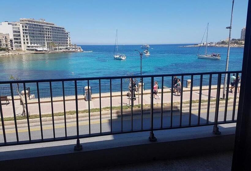 اتاق استاندارد چهار تخته با چشم‌انداز دریا, Le Malte House St. Julians