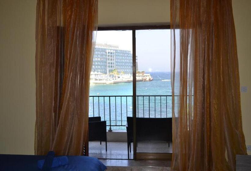 اتاق استاندارد چهار تخته با چشم‌انداز دریا, Le Malte House St. Julians