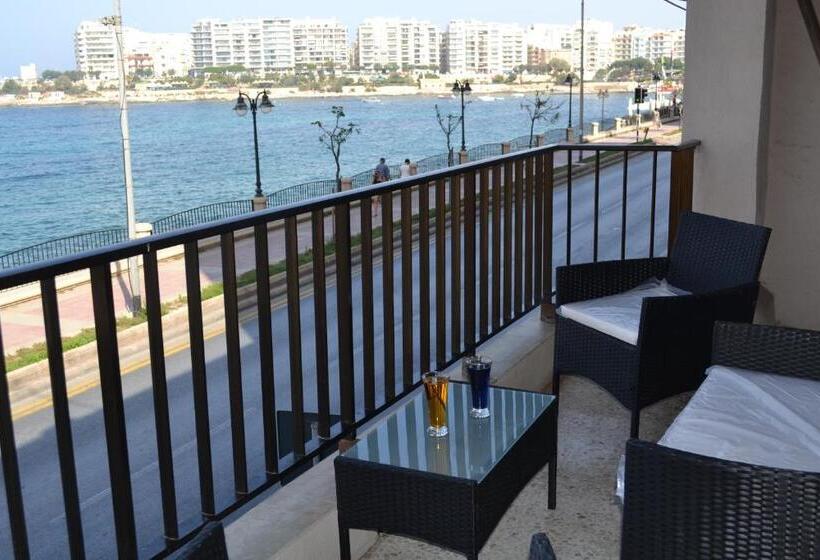 اتاق استاندارد چهار تخته با چشم‌انداز دریا, Le Malte House St. Julians