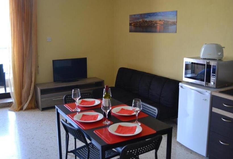 اتاق استاندارد چهار تخته با چشم‌انداز دریا, Le Malte House St. Julians