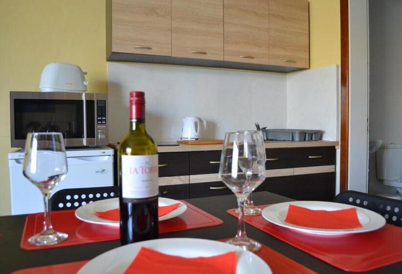 اتاق استاندارد چهار تخته با چشم‌انداز دریا, Le Malte House St. Julians