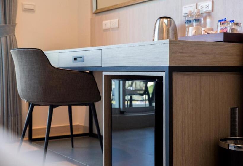 اتاق لوکس با بالکن و چشمانداز دریا, 墾丁椰林 海灘文旅