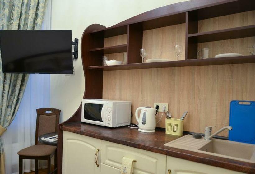 اتاق لوکس, Apartment Nr. 8