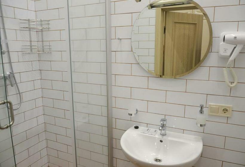 اتاق لوکس, Apartment Nr. 8