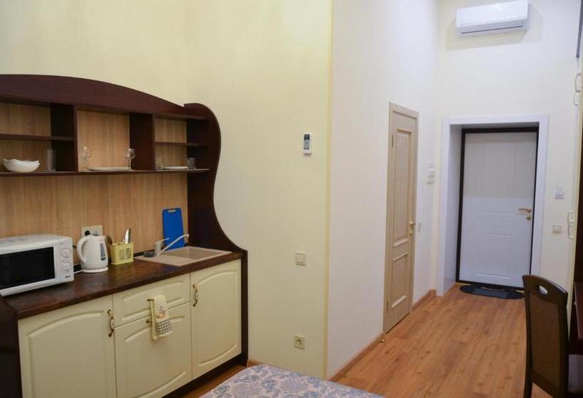 اتاق لوکس, Apartment Nr. 8