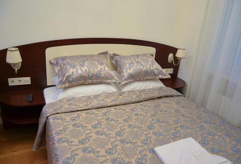 اتاق لوکس, Apartment Nr. 8