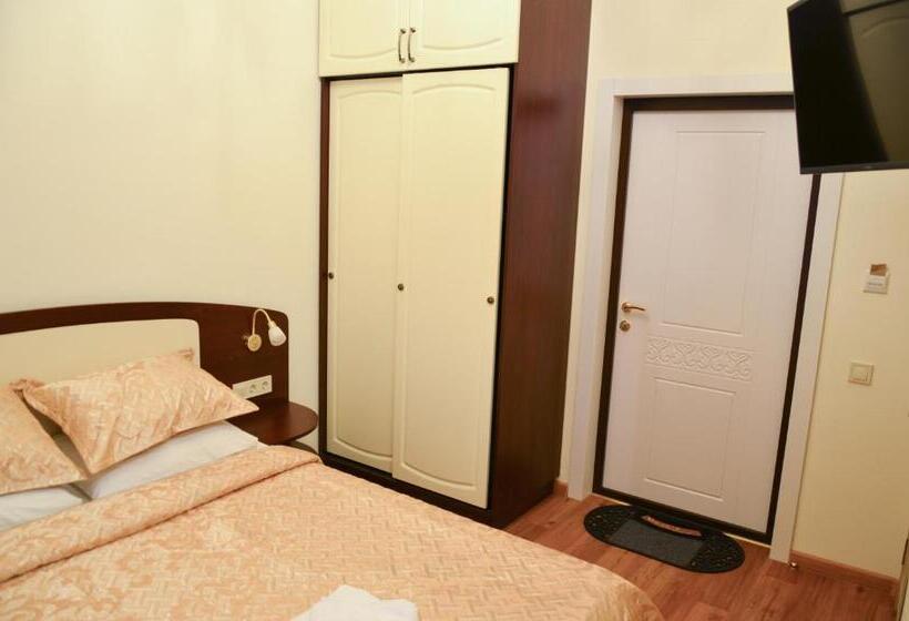 اتاق استاندارد, Apartment Nr. 8