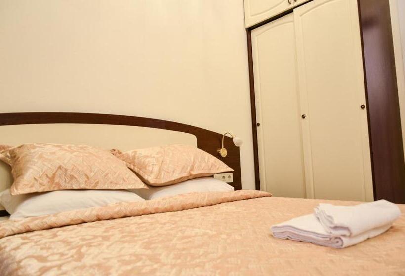 اتاق استاندارد, Apartment Nr. 8