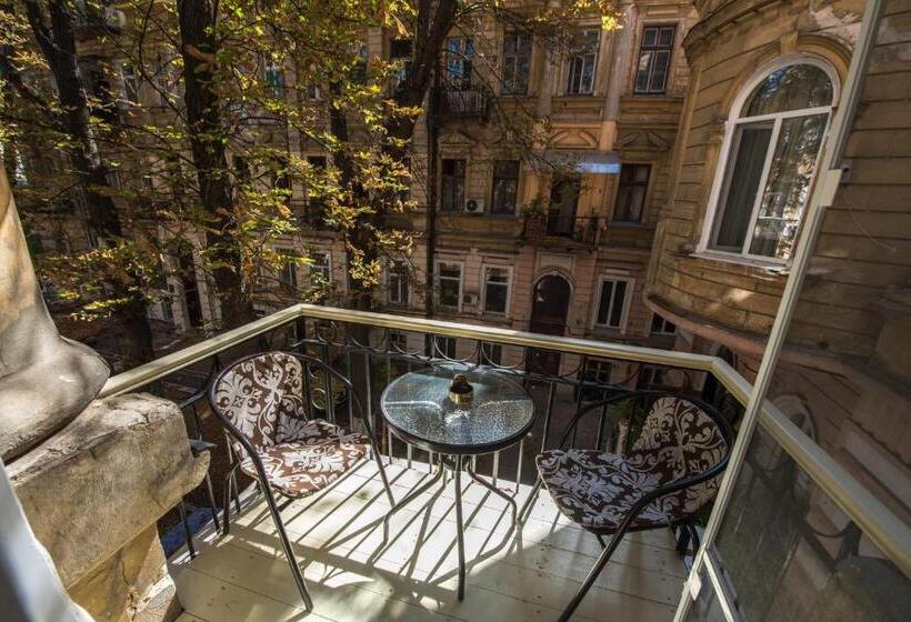 اتاق لوکس با بالکن, Apartment Nr. 8