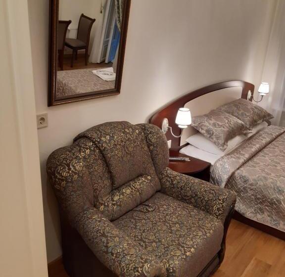 سوئیت با بالکن, Apartment Nr. 8