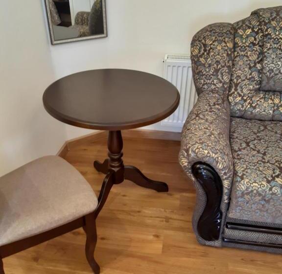 سوییت, Apartment Nr. 8