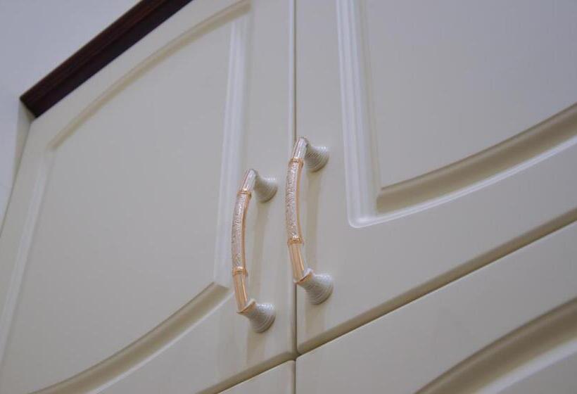 اتاق لوکس, Apartment Nr. 8