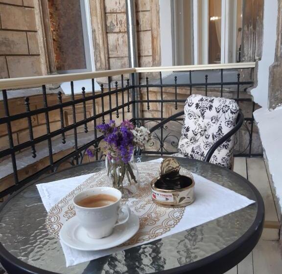 سوئیت با بالکن, Apartment Nr. 8