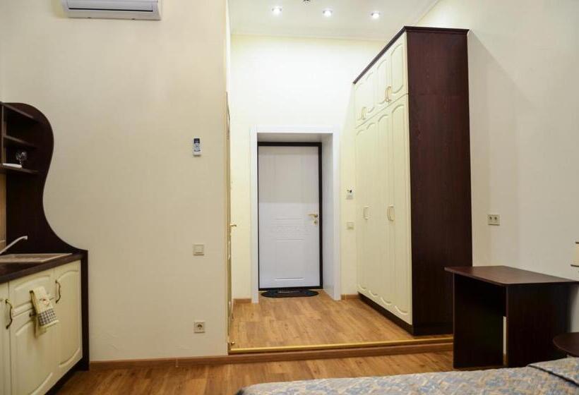 سوئیت با بالکن, Apartment Nr. 8