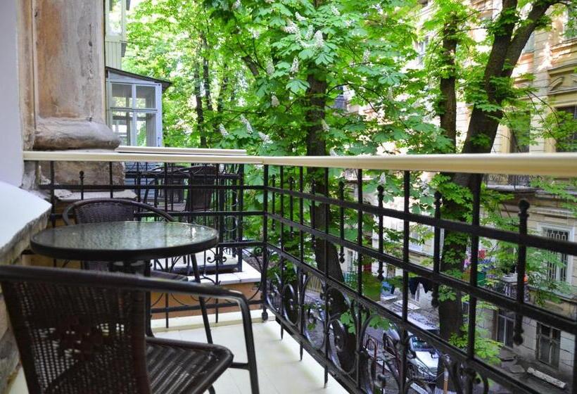 سوئیت با بالکن, Apartment Nr. 8