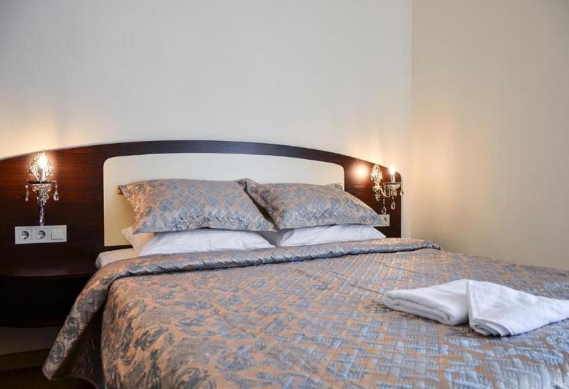 سوییت, Apartment Nr. 8