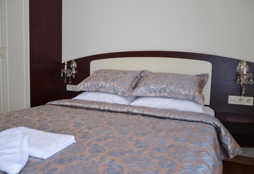 سوییت, Apartment Nr. 8