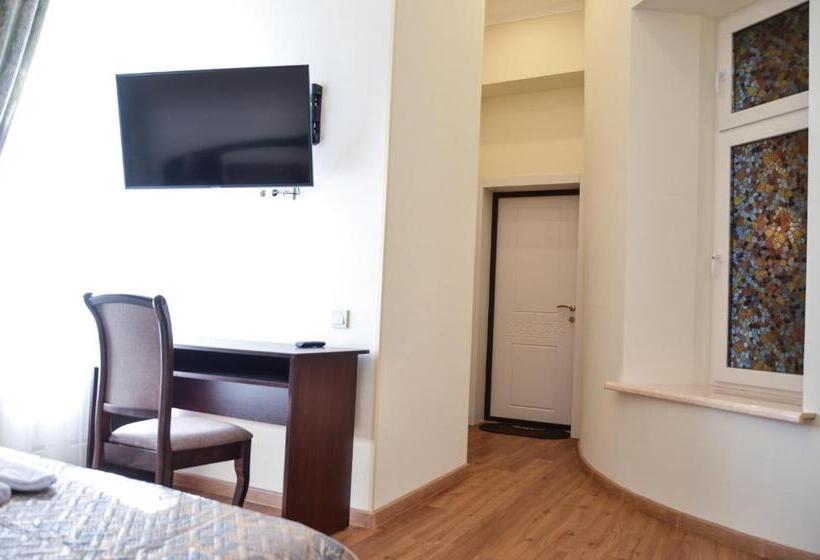 سوییت, Apartment Nr. 8