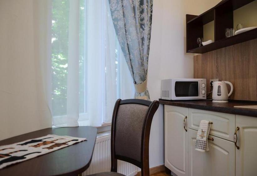 سوییت, Apartment Nr. 8