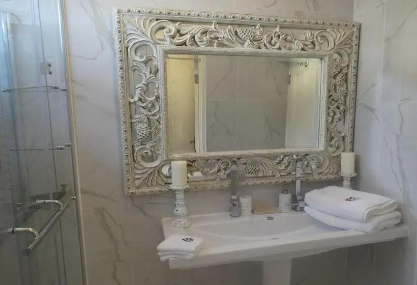 سوئیت پرزیدنت, Elegant & Exclusive Boutique Guesthouse