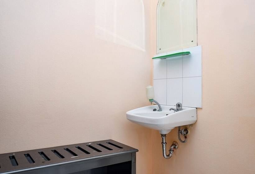 디럭스 룸, Oyo 2495 Wijaya