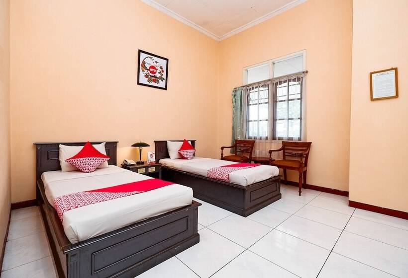 디럭스 룸, Oyo 2495 Wijaya