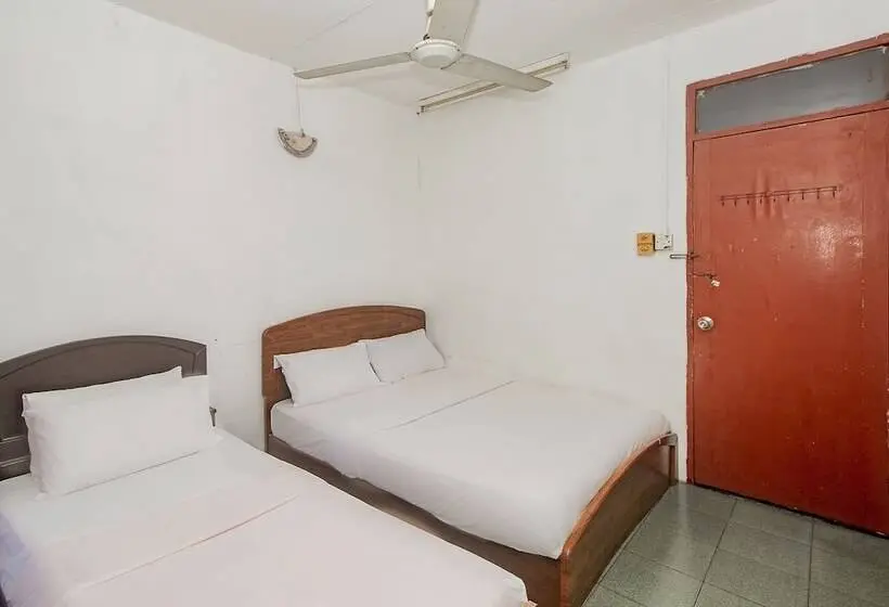 Deluxe Kolmen Hengen Huone, Spot On 89706 Today
