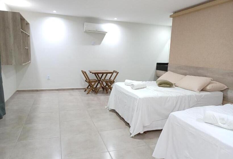 四人高级间, Pousada X