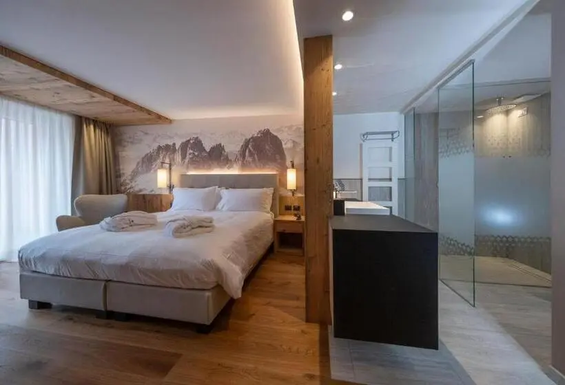سوئیت جونیور با چشمانداز کوهستان, Ciampedie Luxury Alpine Spa