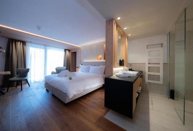 سوئیت جونیور خانوادگی, Ciampedie Luxury Alpine Spa