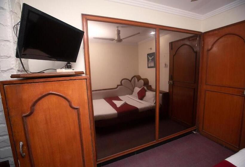 اتاق استاندارد با سرویس بهداشتی مشترک, Platinum Residency Colaba