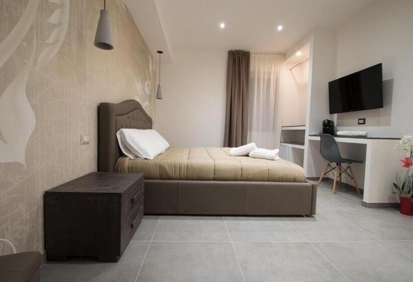 غرفة سوبيريور, Barrile's