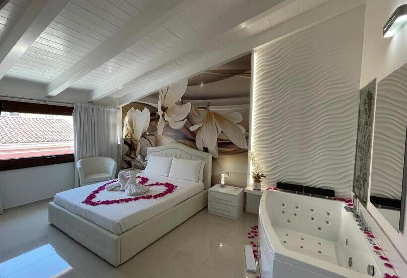 جناح ديلوكس, Barrile's