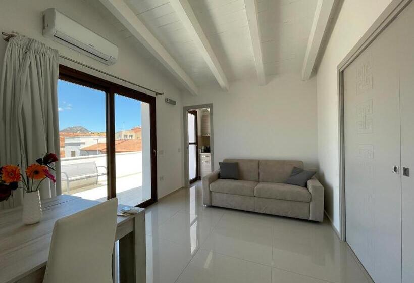 جناح ديلوكس, Barrile's