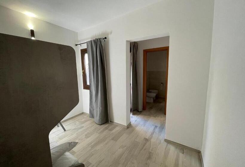 غرفة قياسية رباعية, Barrile's