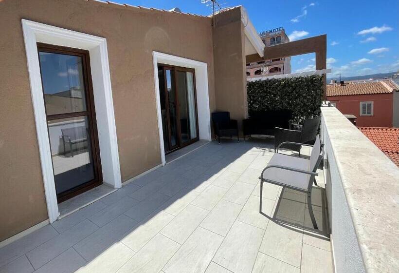 جناح ديلوكس, Barrile's