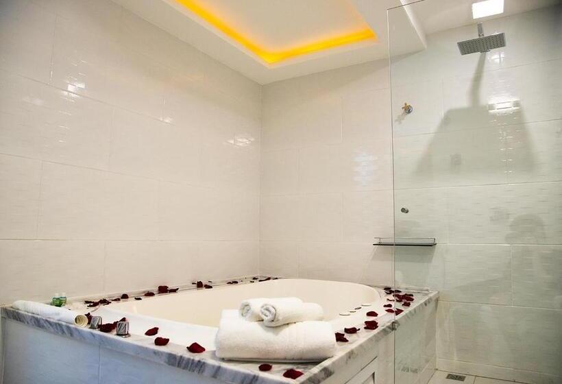 سوئیت با وان آب گرم, Pousada De Itaipava