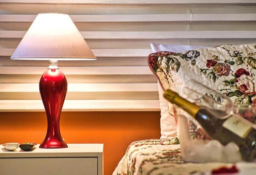 سوئیت با وان آب گرم, Pousada De Itaipava