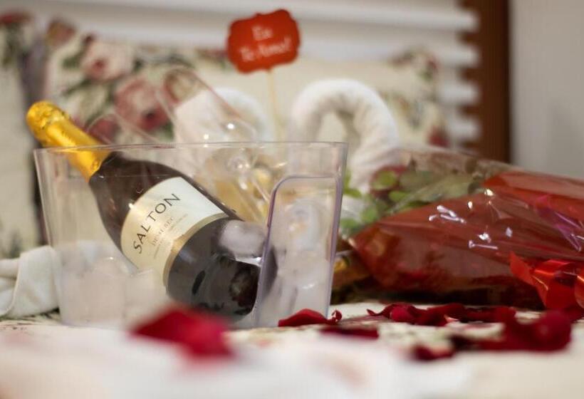 سوئیت با وان آب گرم, Pousada De Itaipava