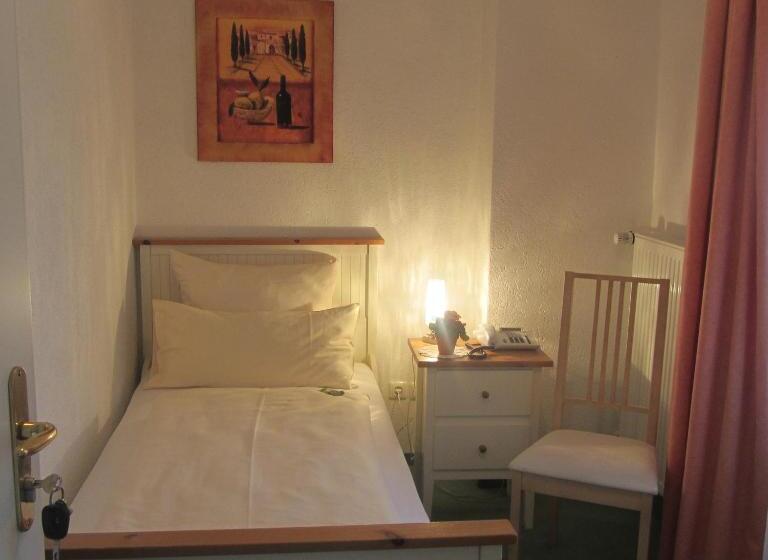 Standard Enkelrum, Angermeier Garni