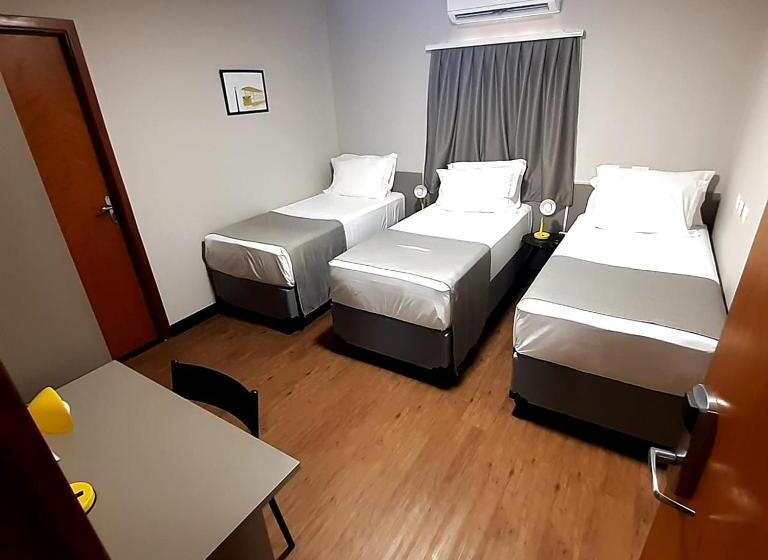 חדר סטנדרט לשלושה, Asa