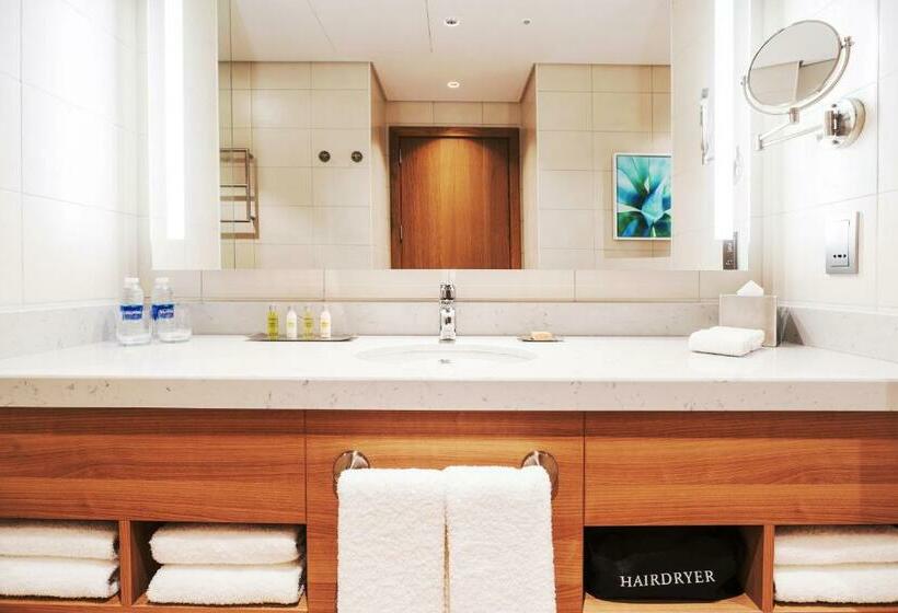 اتاق استاندارد با تخت بزرگ, Hilton Garden Inn Kuwait